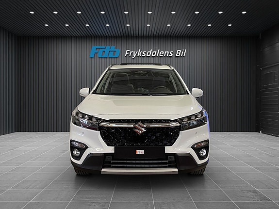 Suzuki S-Cross 2 of 11
