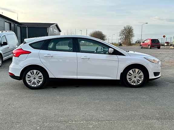 Ford Focus 2 of 5