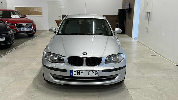 BMW 118d 2 of 5