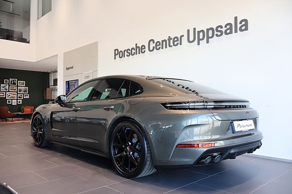Porsche Panamera 4 3 of 11