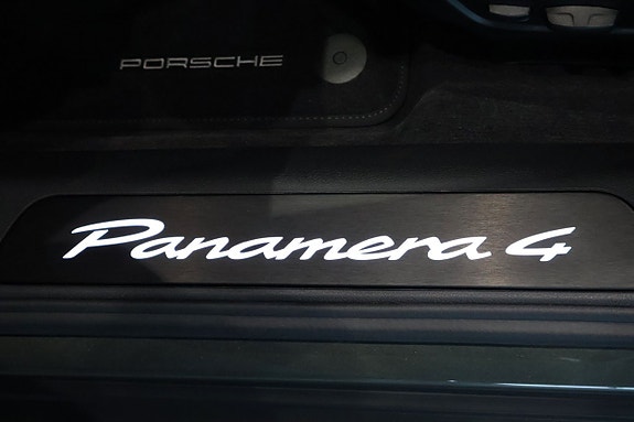 Porsche Panamera 4 9 of 11