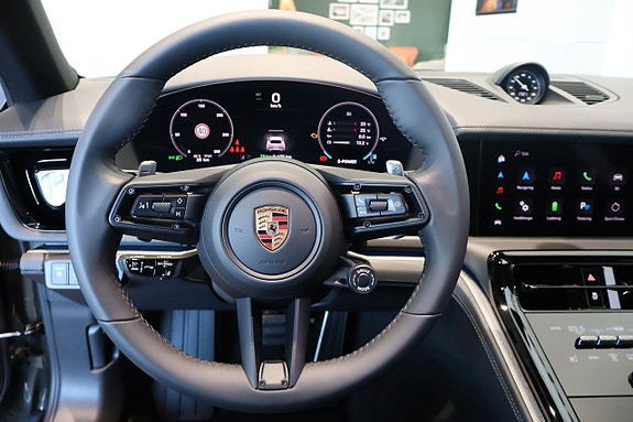 Porsche Panamera 4 7 of 11