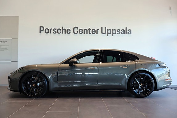 Porsche Panamera 4 2 of 11