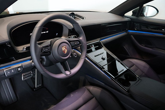 Porsche Panamera 4 6 of 11