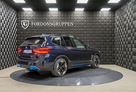 BMW iX3 6 of 25
