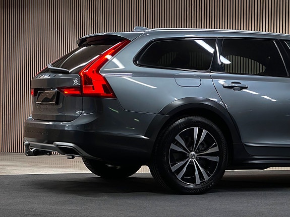 Volvo V90 Cross Country 10 of 28