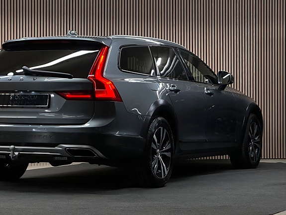 Volvo V90 Cross Country 8 of 28