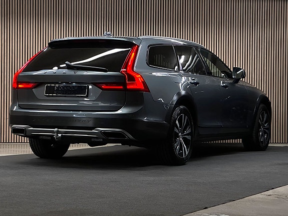 Volvo V90 Cross Country 7 of 28