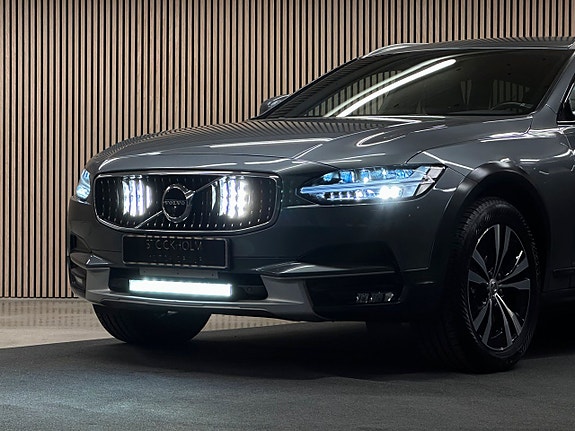 Volvo V90 Cross Country 3 of 5