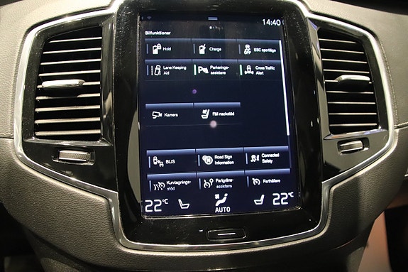 Volvo XC90 18 of 22