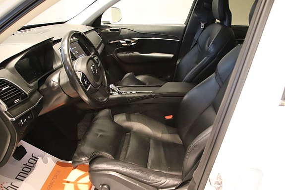 Volvo XC90 11 of 22