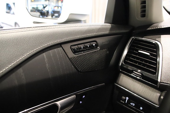 Volvo XC90 14 of 22