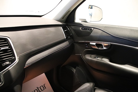 Volvo XC90 15 of 22
