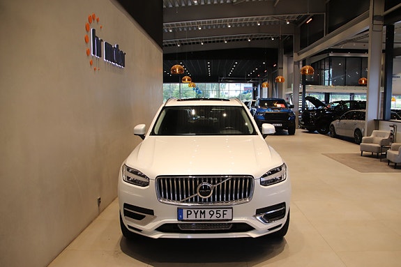 Volvo XC90 2 of 22