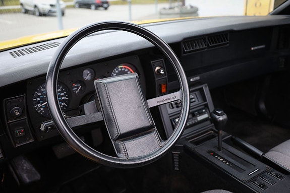 Chevrolet Camaro 11 of 15