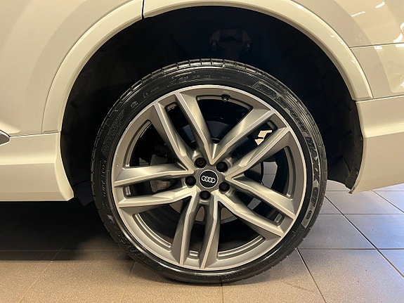 Audi Q7 25 of 25