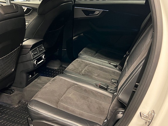 Audi Q7 12 of 25