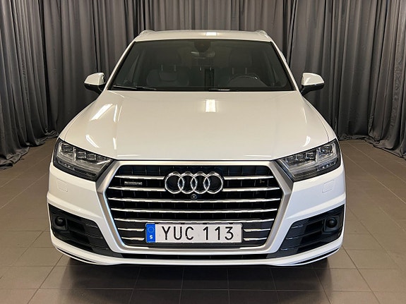 Audi Q7 3 of 5