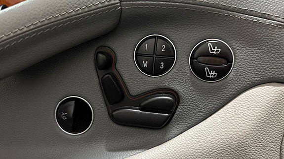 Mercedes-Benz SL500 10 of 23