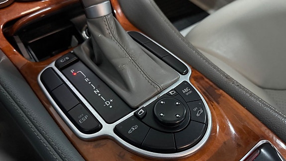 Mercedes-Benz SL500 21 of 23