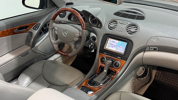 Mercedes-Benz SL500 17 of 23