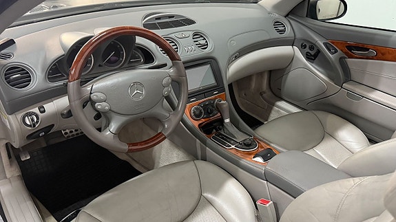 Mercedes-Benz SL500 6 of 23