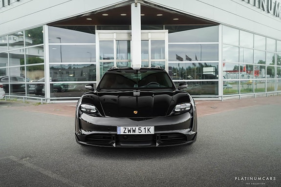 Porsche Taycan 3 of 5