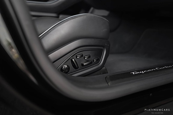 Porsche Taycan 18 of 27