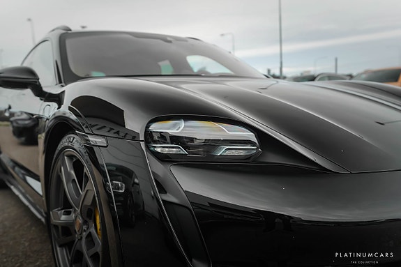 Porsche Taycan 26 of 27