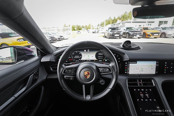 Porsche Taycan 9 of 27