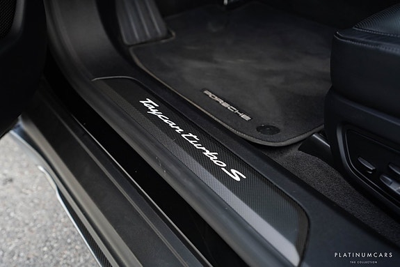 Porsche Taycan 12 of 27