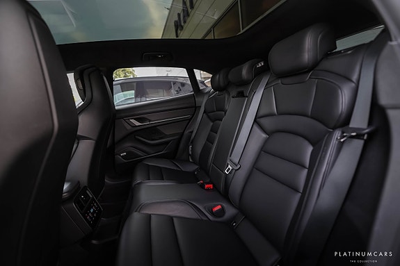Porsche Taycan 11 of 27