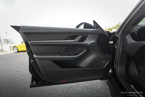 Porsche Taycan 20 of 27