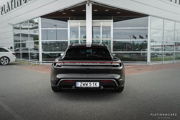 Porsche Taycan 4 of 5