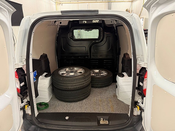 Ford Transit Courier 7 of 16