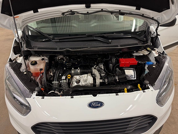 Ford Transit Courier 14 of 16