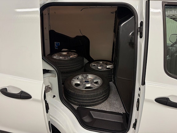 Ford Transit Courier 8 of 16