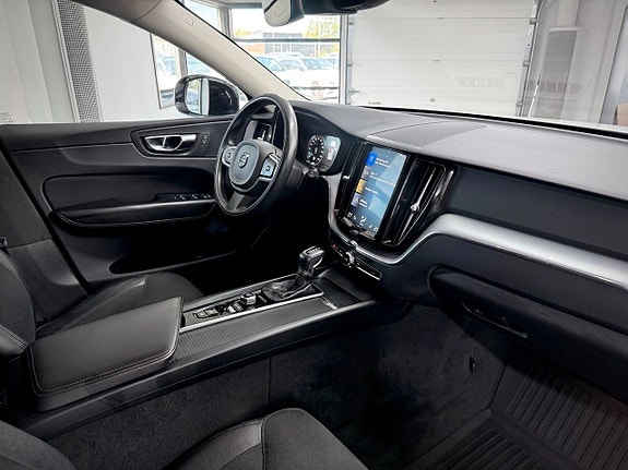 Volvo XC60 11 of 17