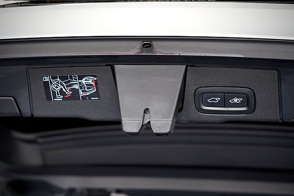 Volvo XC60 16 of 17