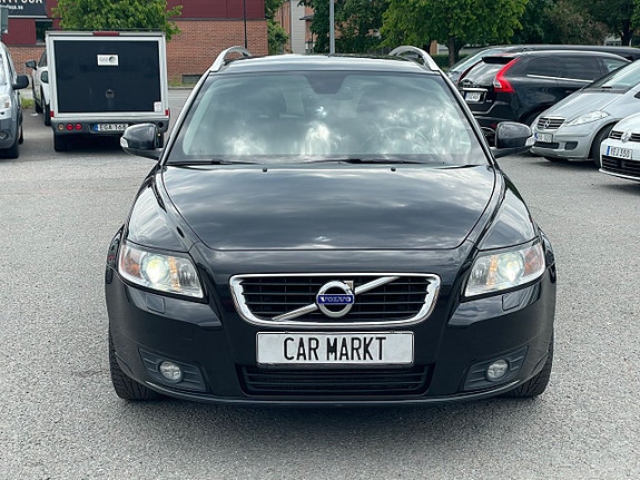 Volvo V50 2 of 16