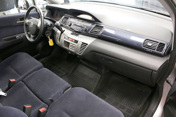 Honda FR-V 15 of 22