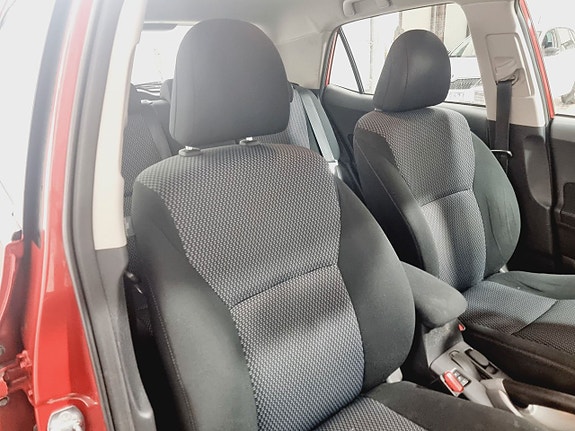 Toyota Auris 17 of 22