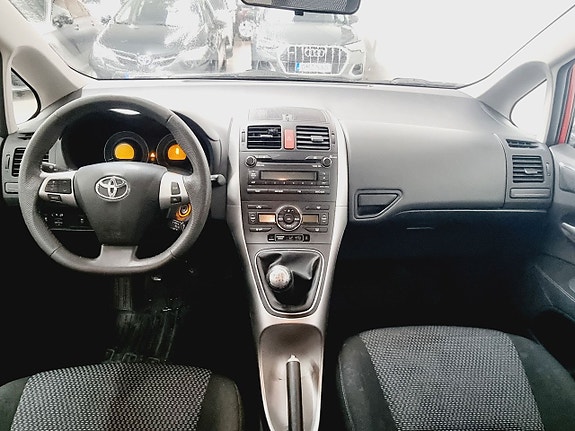 Toyota Auris 12 of 22