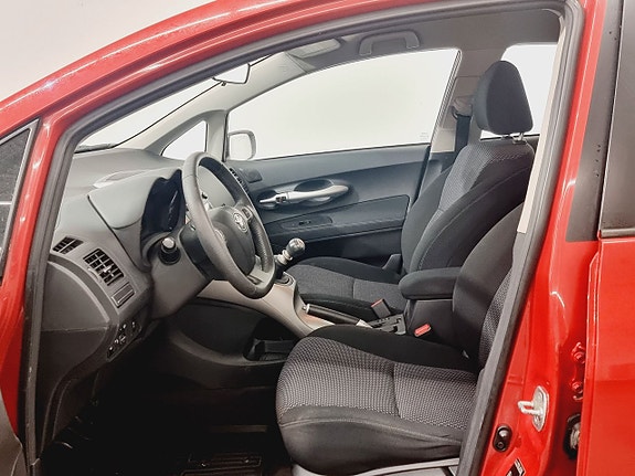 Toyota Auris 5 of 22
