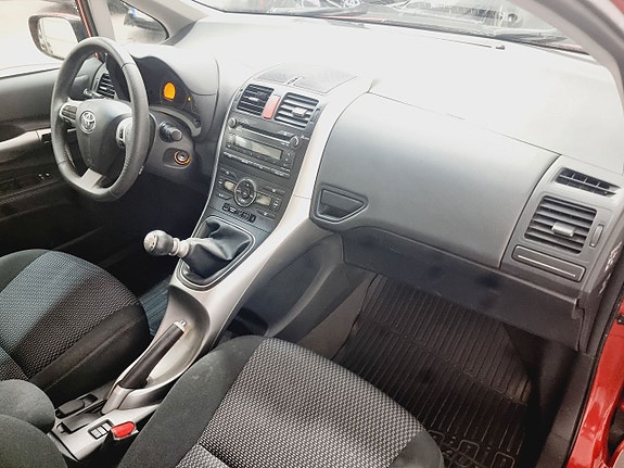Toyota Auris 16 of 22