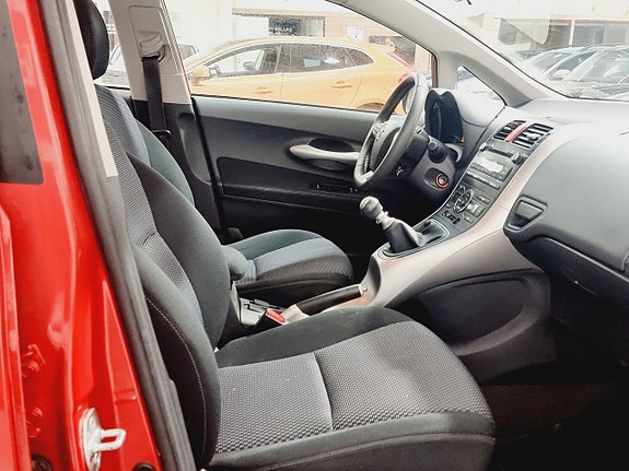 Toyota Auris 15 of 22