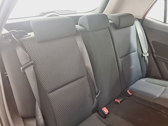 Toyota Auris 19 of 22