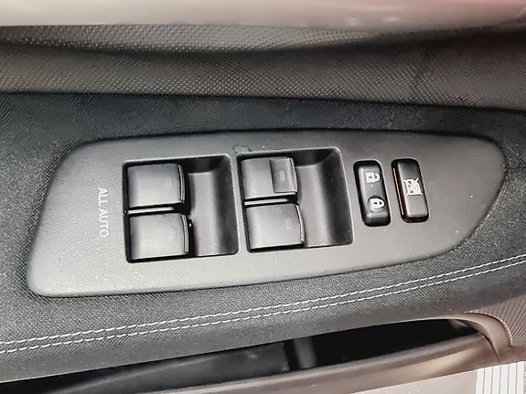 Toyota Auris 8 of 22