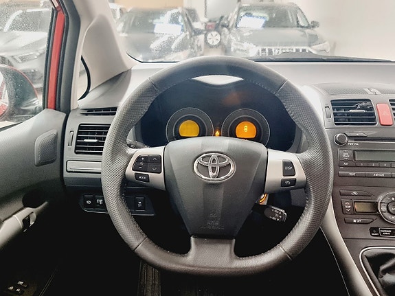 Toyota Auris 11 of 22
