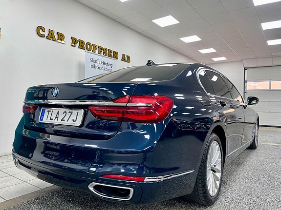 BMW 750Li 6 of 25